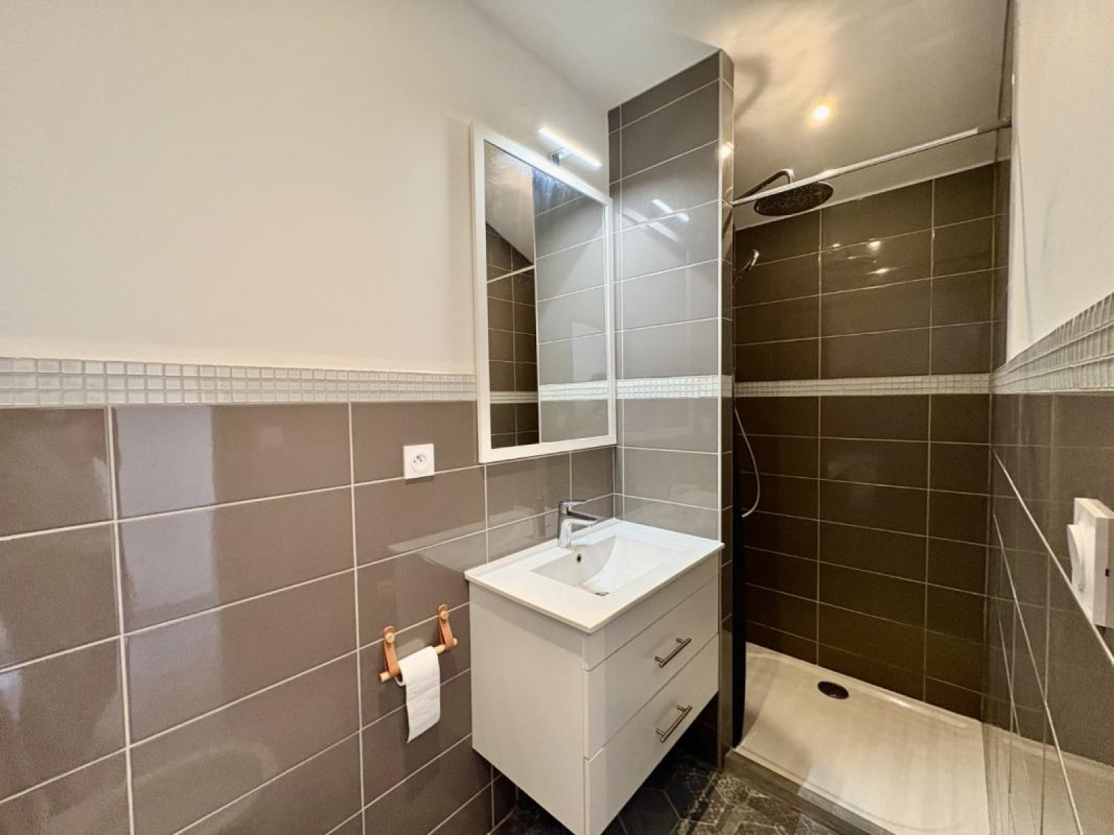 Image_4, Studio, Roanne, ref :117997