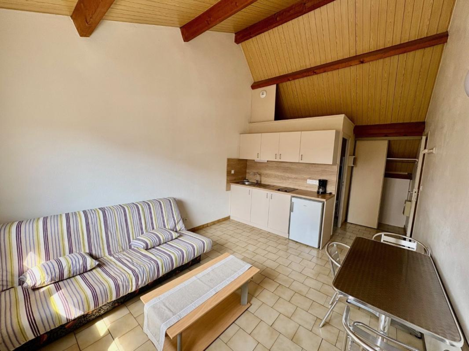 Image_1, Studio, Roanne, ref :110171