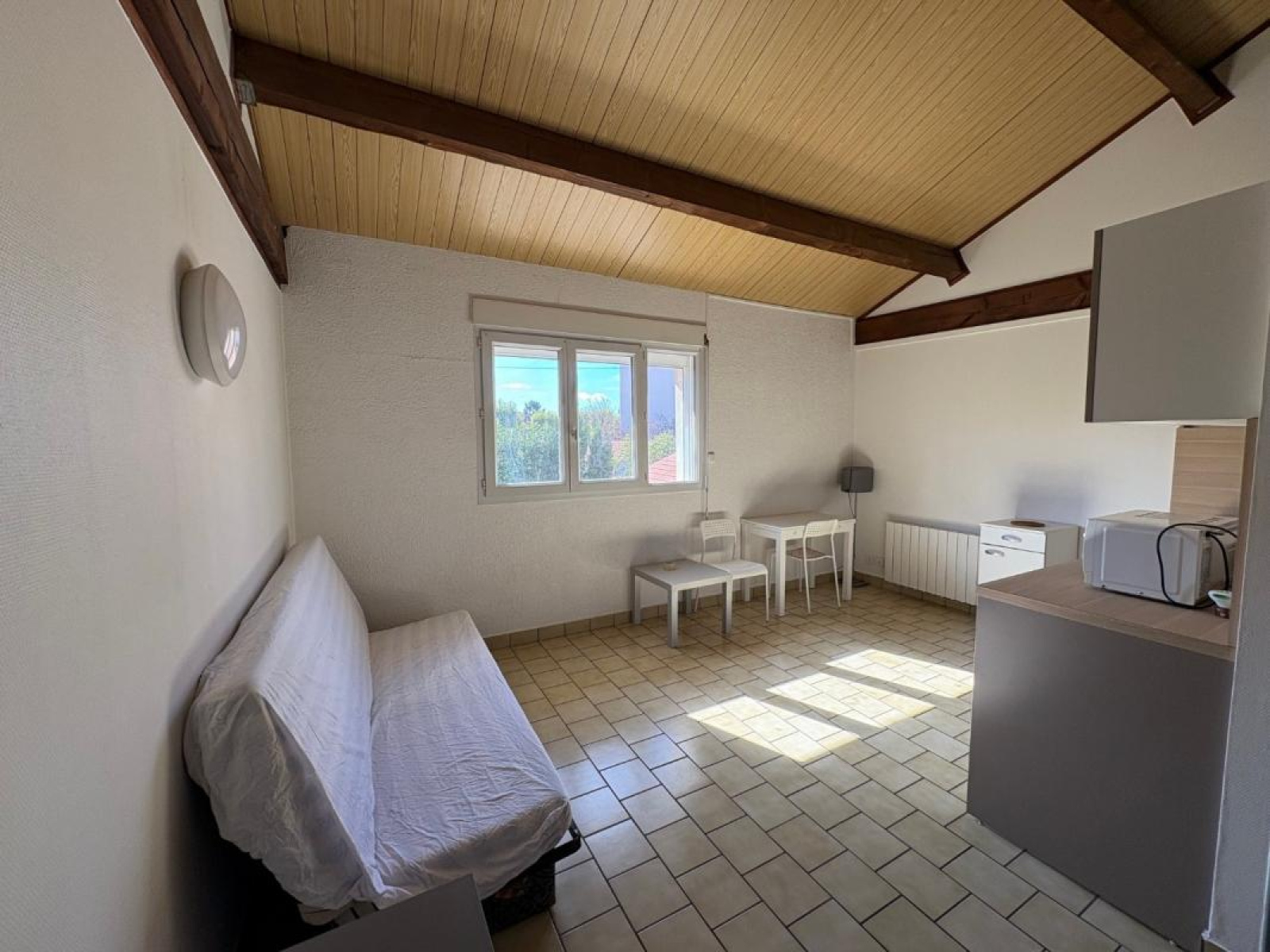 Image_1, Studio, Roanne, ref :115148