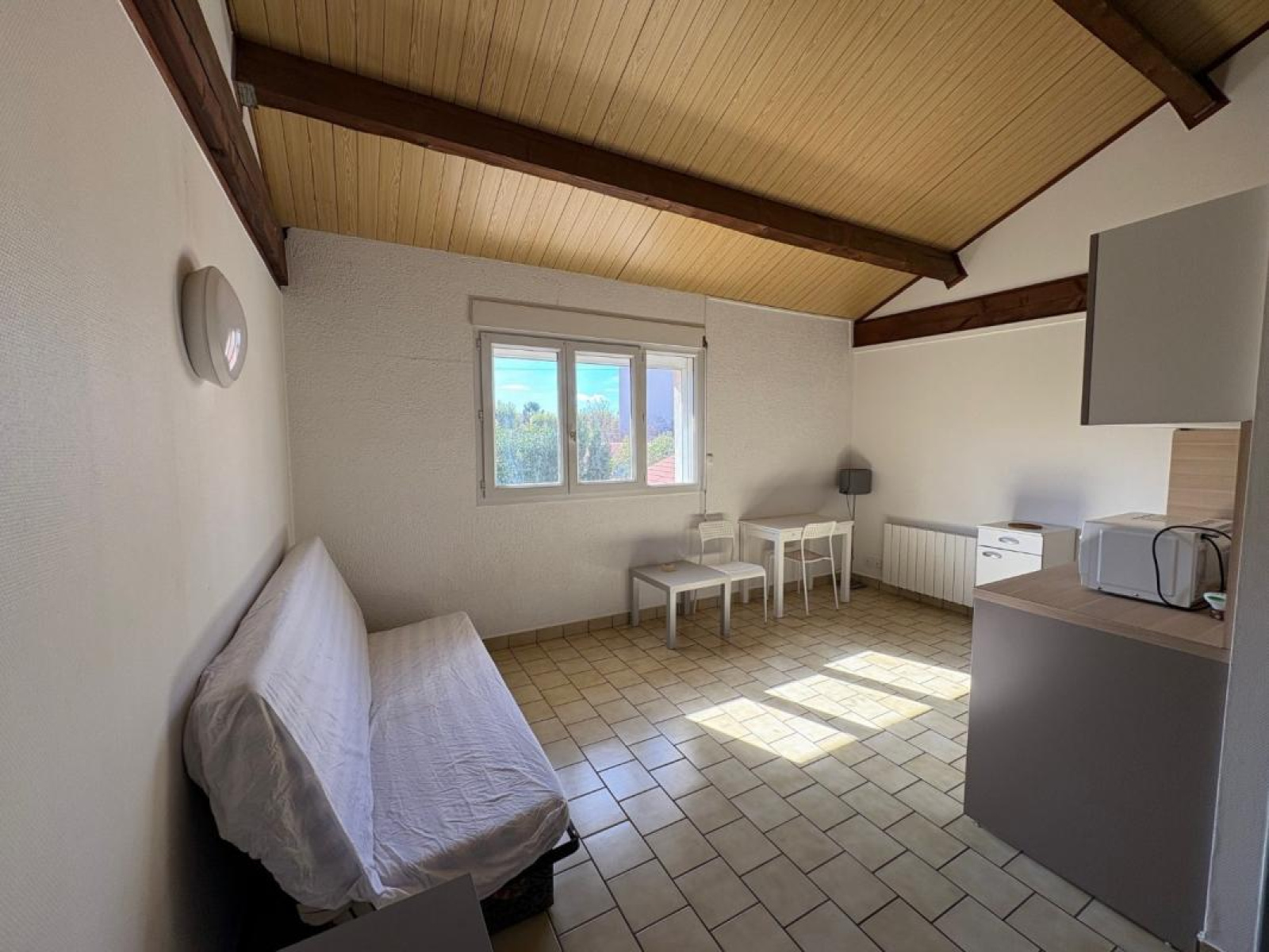 Image_4, Studio, Roanne, ref :115148