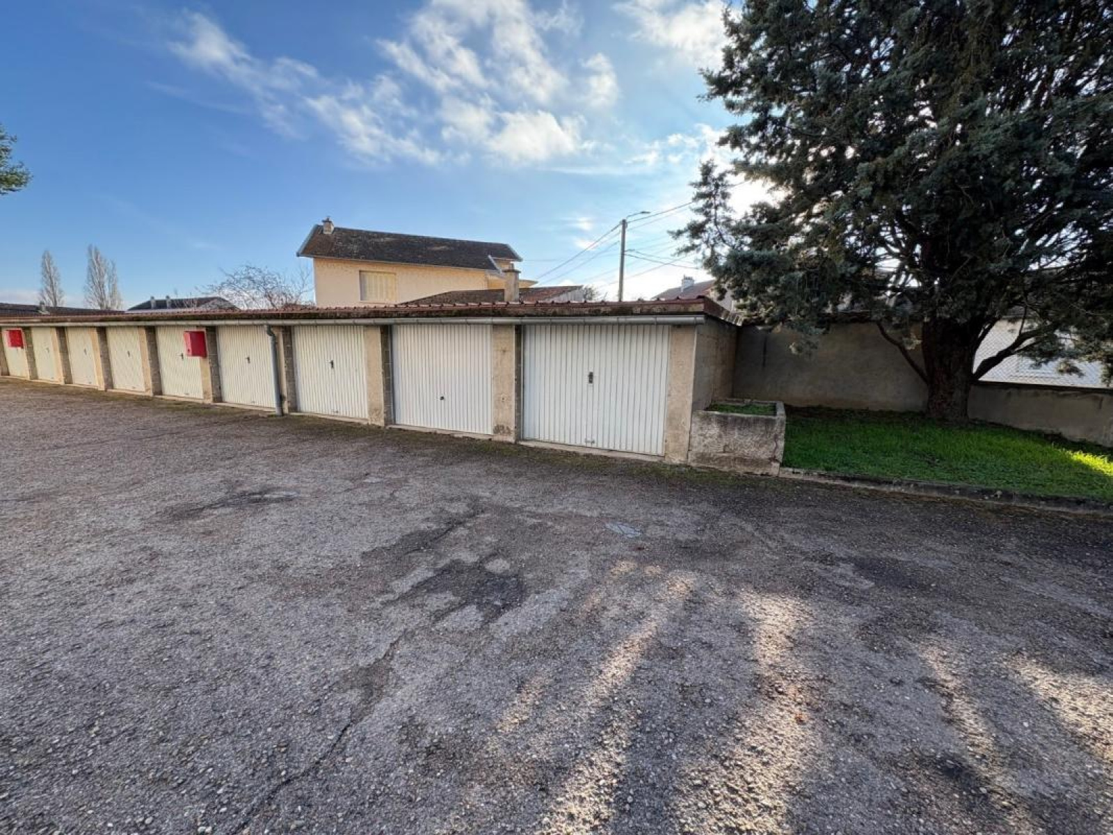 Image_2, Garage, Roanne, ref :108235