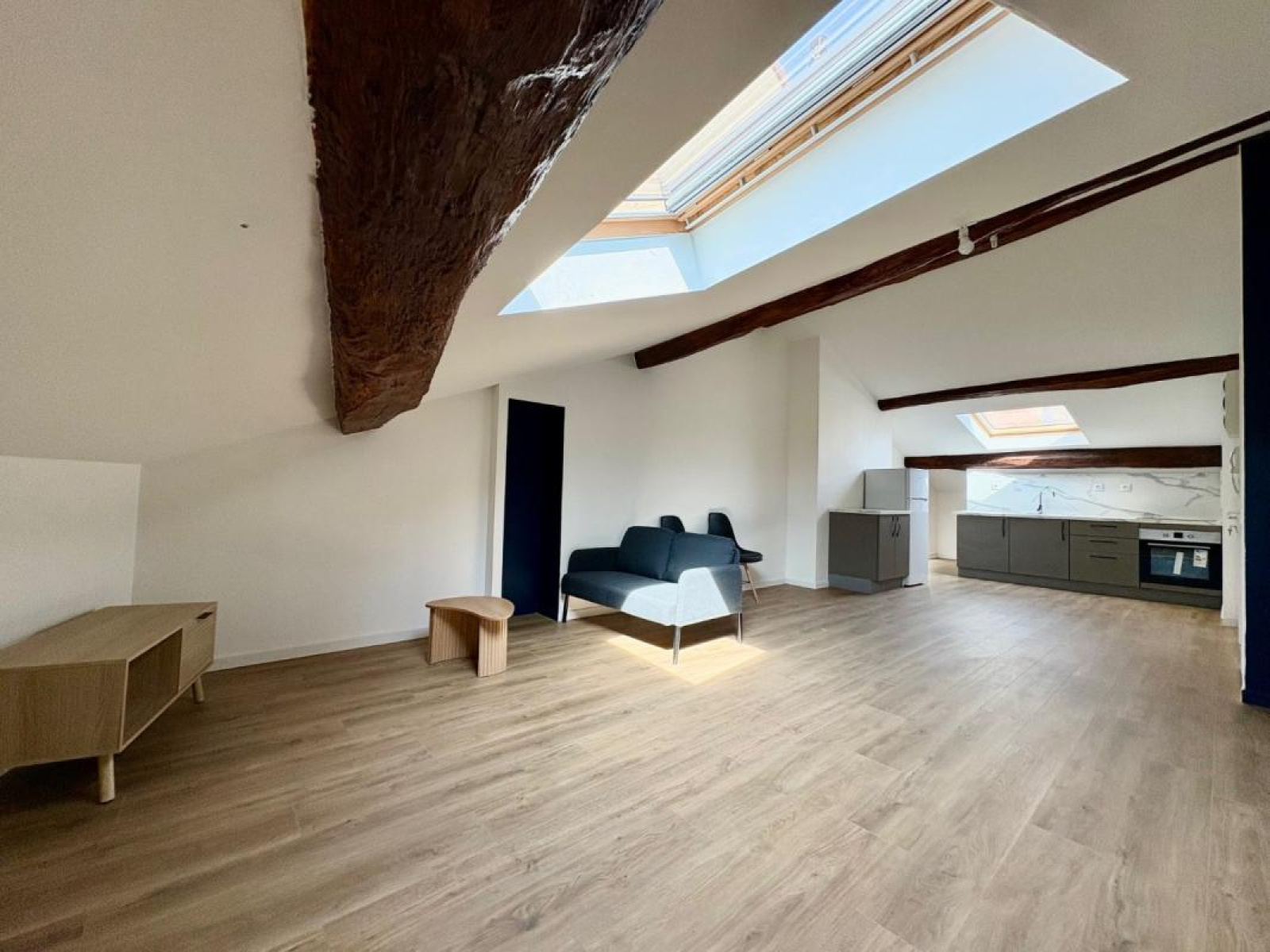 Image_4, Studio, Roanne, ref :113595