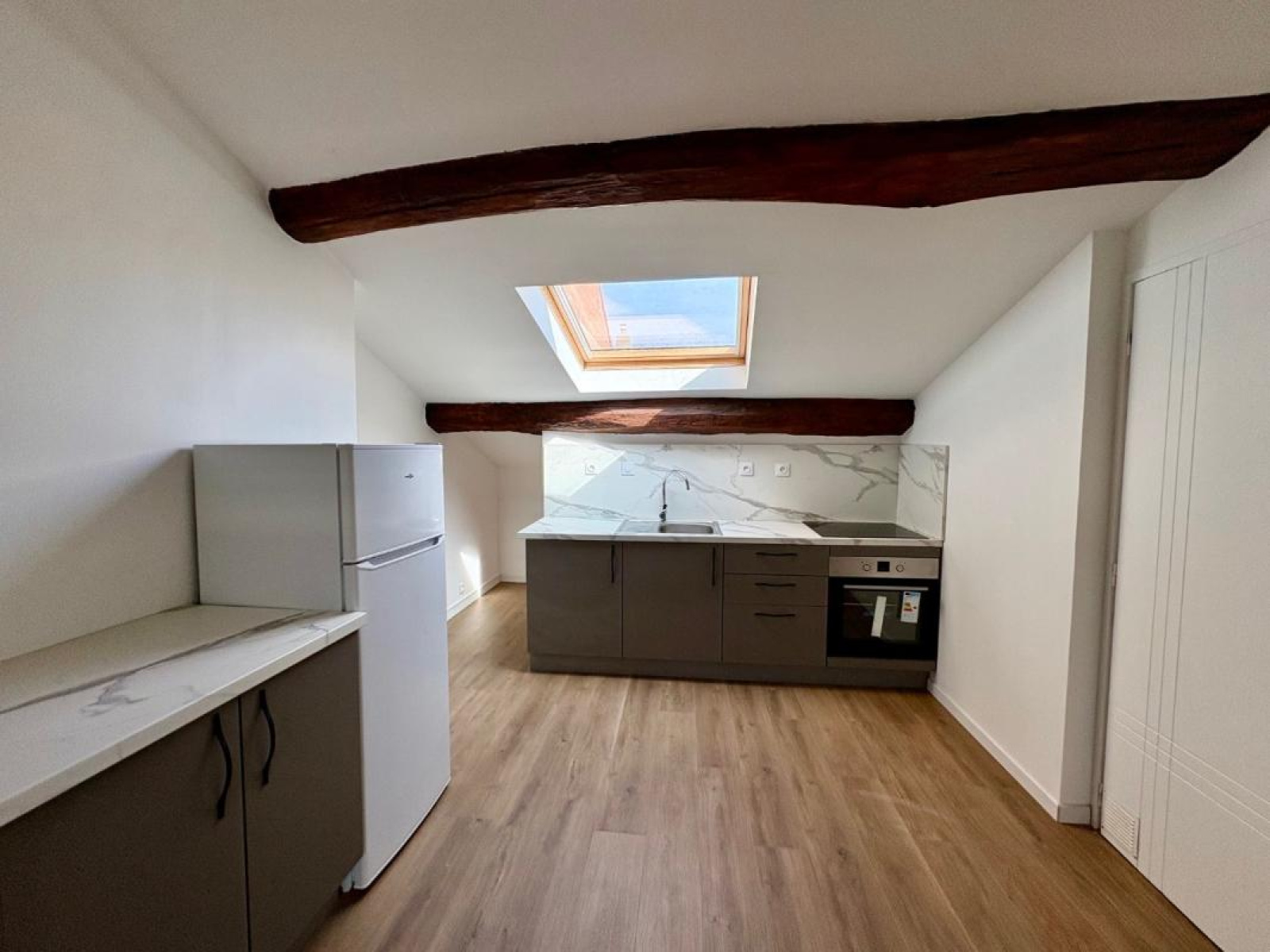 Image_1, Studio, Roanne, ref :113595