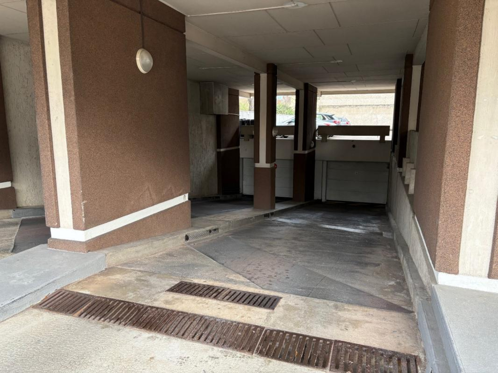 Image_1, Parking, Roanne, ref :107191