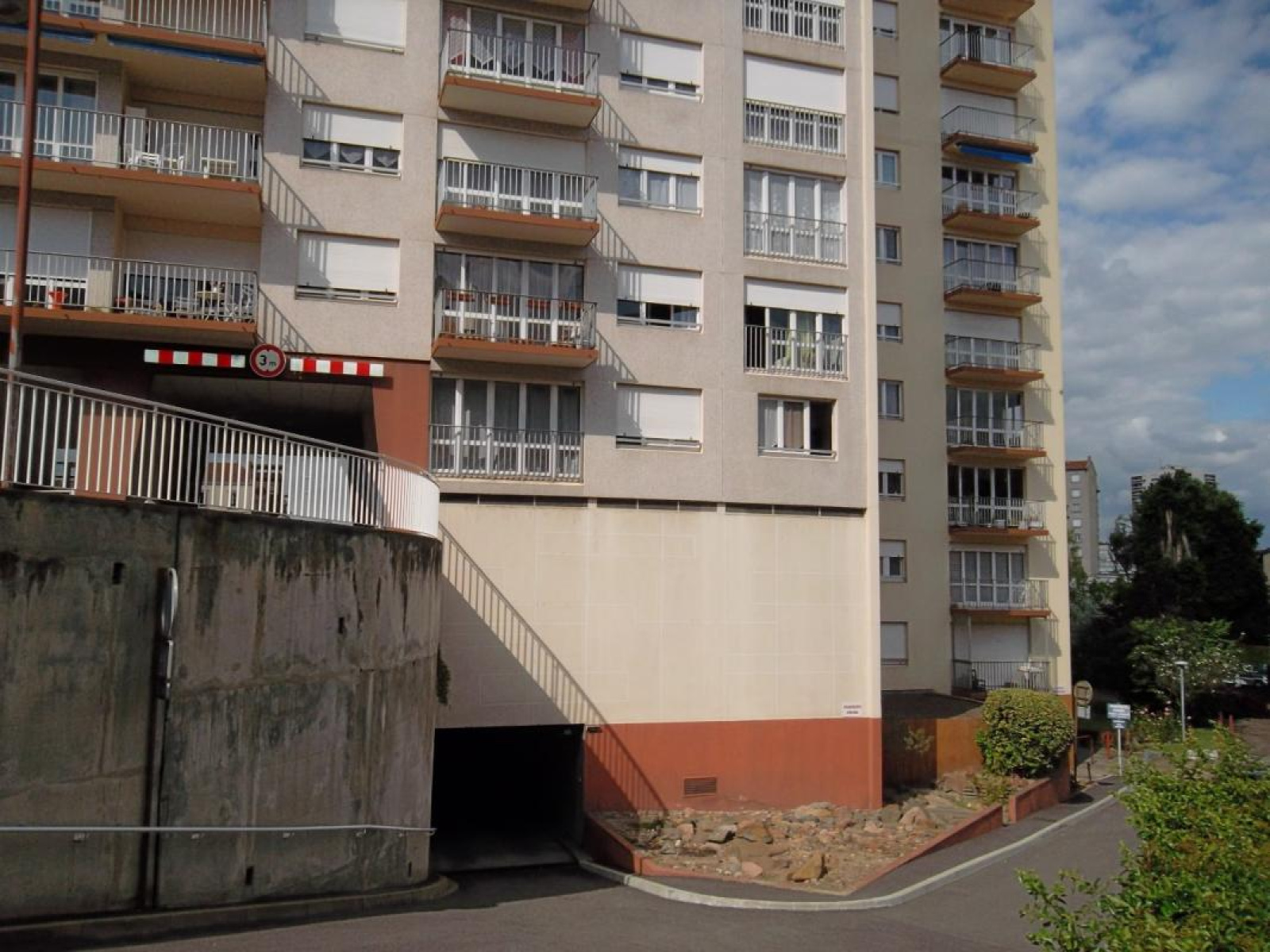 Image_1, Garage, Roanne, ref :110481