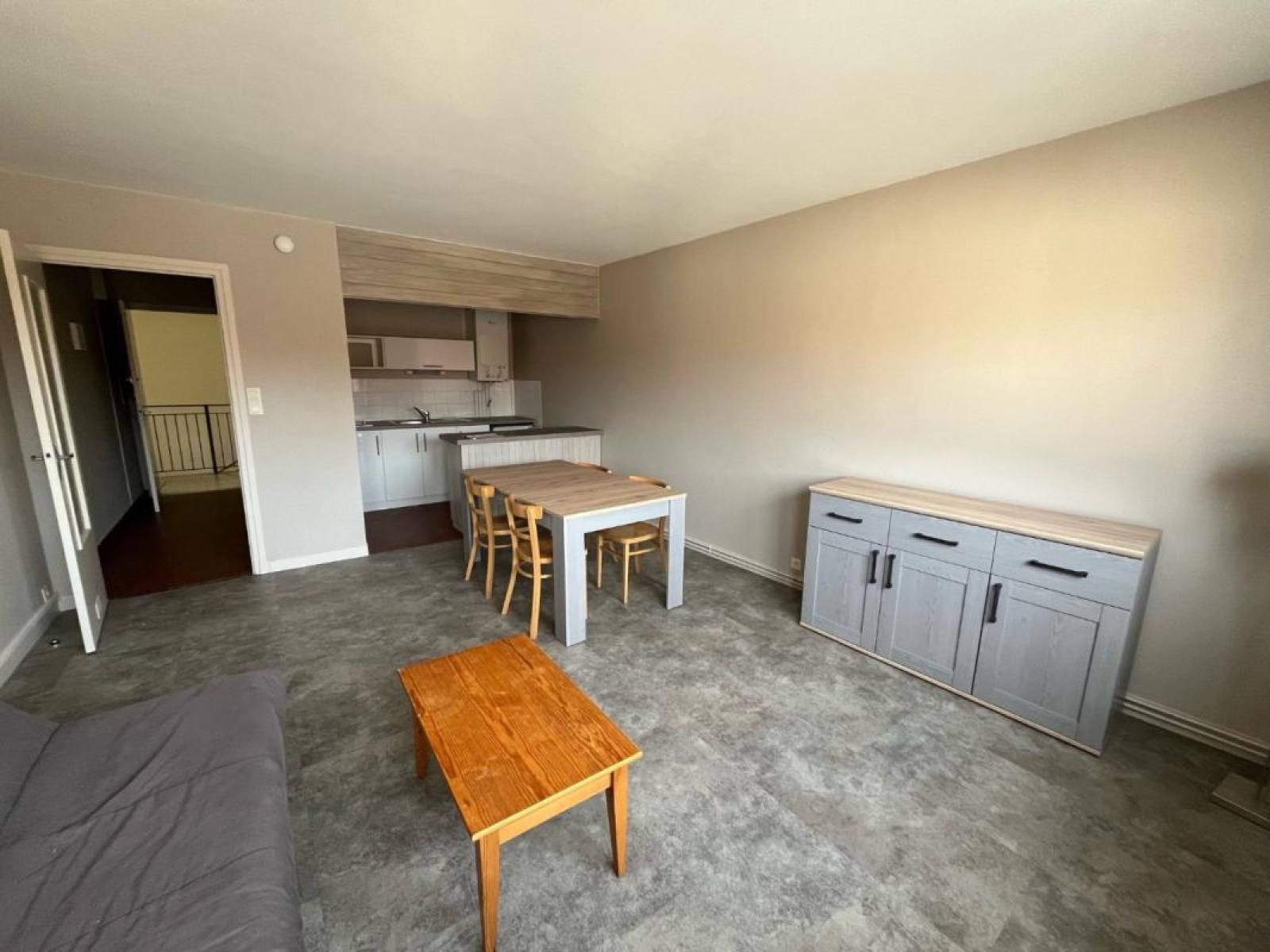 Image_1, Studio, Roanne, ref :117542