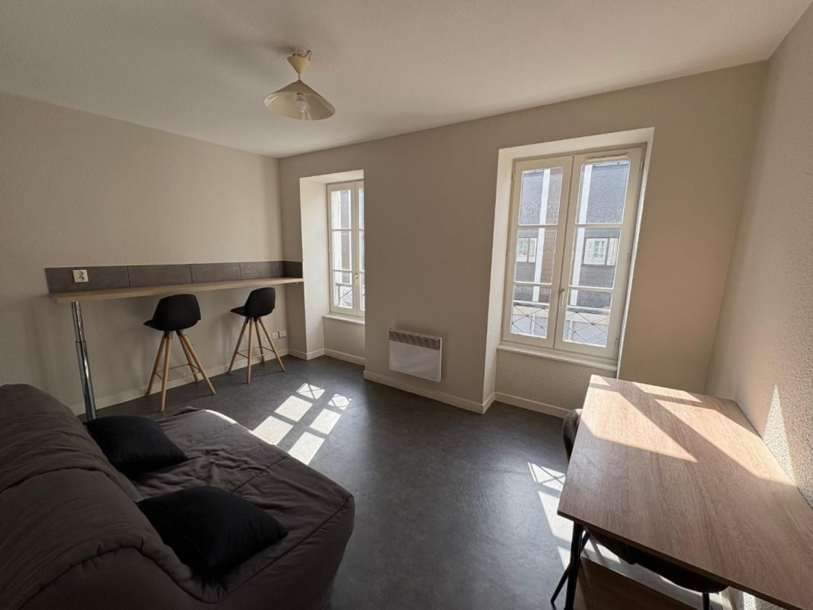 Image_1, Studio, Roanne, ref :108878