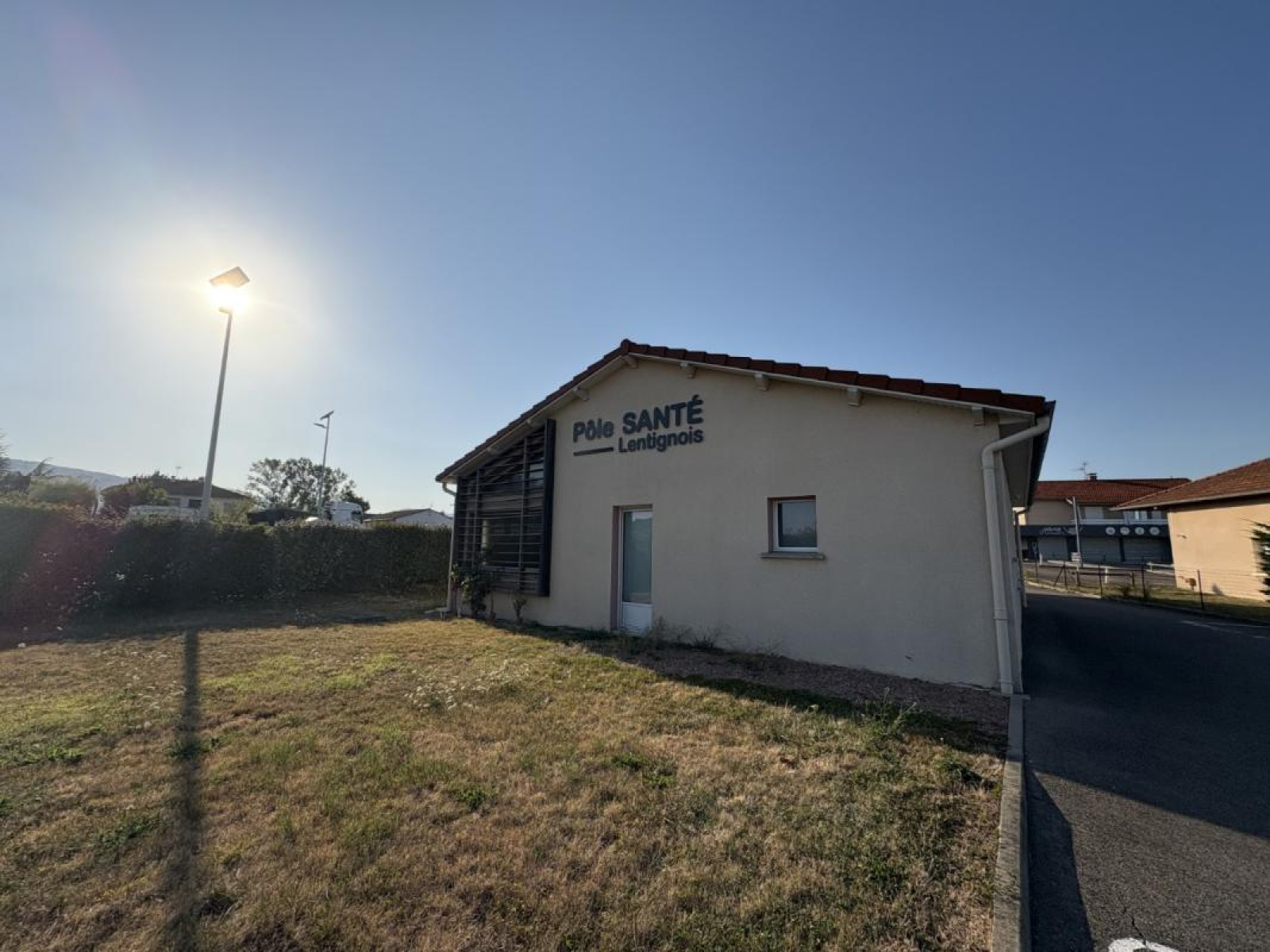 Image_1, Local commercial, Lentigny, ref :119179