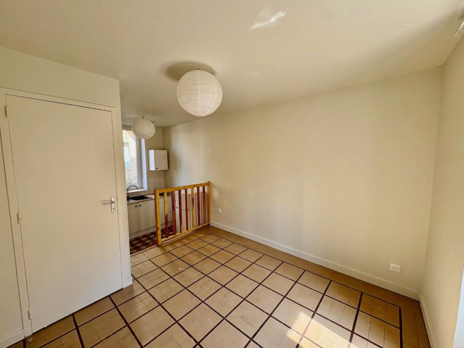 Image_3, Studio, Roanne, ref :111009