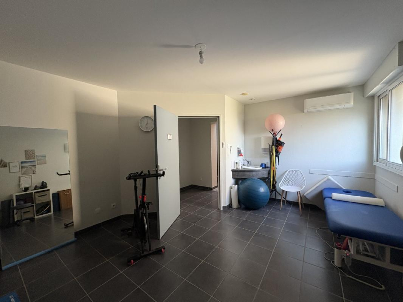 Image_1, Local commercial, Lentigny, ref :111083