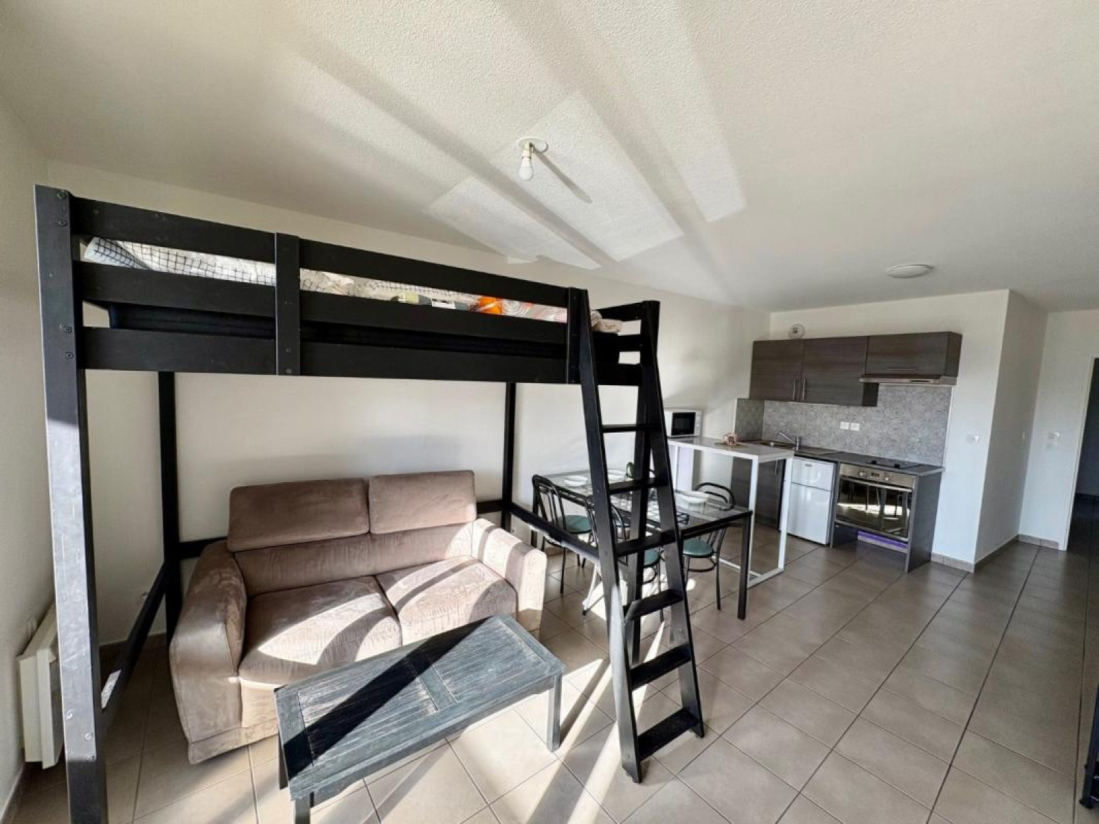 Image_1, Studio, Roanne, ref :107537