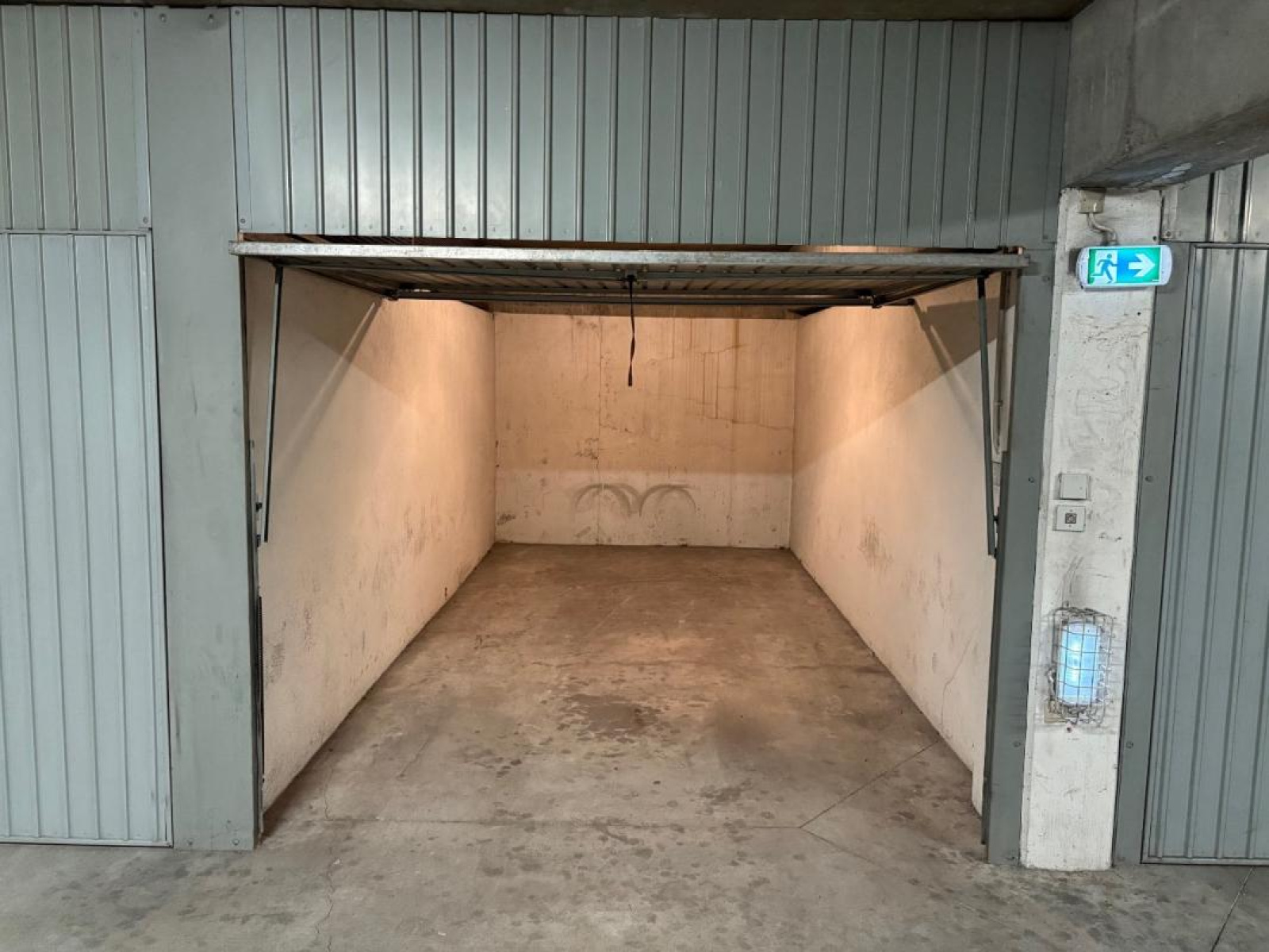 Image_1, Garage, Roanne, ref :111687